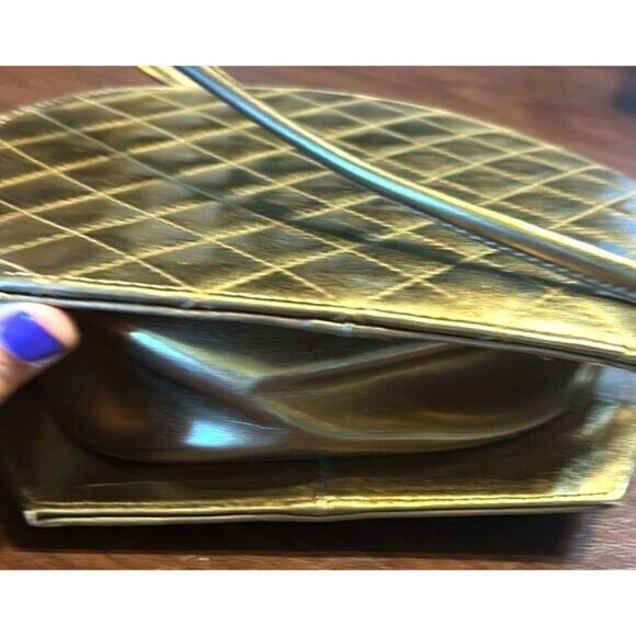 Vintage Apri Quilted Gold Hard Shell Purse With Crossbody Strap Inner Zipper Poc - Picture 2 of 5